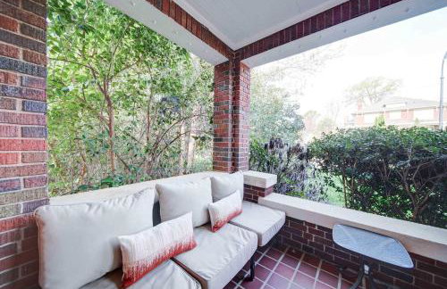 Retro 1BR in Elizabeth with Porch & Eclectic Design - Foto 35