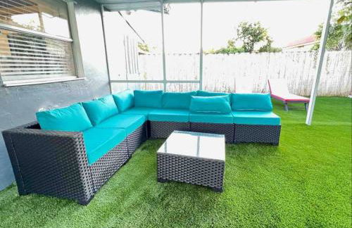 Royal Luxe Pool Home near Ft Laud airport and each - Photo 45