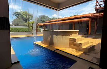 Casa incrível com piscina, hidromassagem e sauna - Foto 7