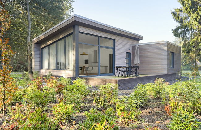 Getaway With Covered Veranda - Photo 22