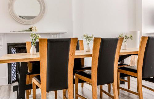 Immense Bright 5BR House near Kensington Olympia - Photo 43
