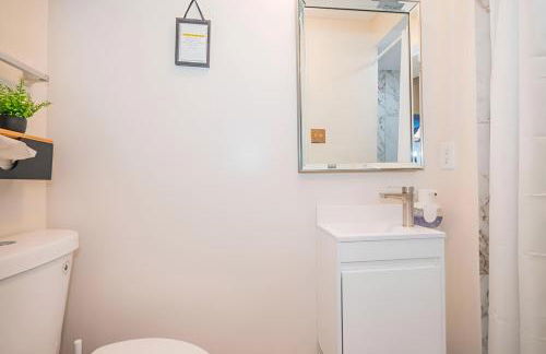 1Bedroom Newly Renovated Basement Suite with Parking - Foto 14