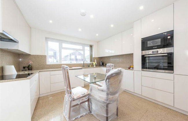 Beaconsfield - Photo 8