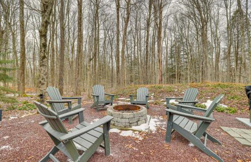 Pocono Pines Home with Private Hot Tub! - Foto 29