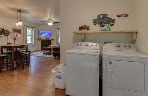 Smoky Mountain Basecamp Just 5 Mins to Harrah Casino - Foto 11