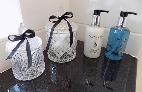 Three-Time Award Winning 1700's Grd 2 listed cottage near Stonehenge - Foto 31