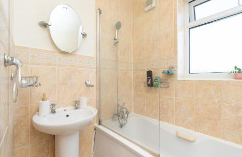 Classy Home near Southampton Airport -Free parking - Foto 16