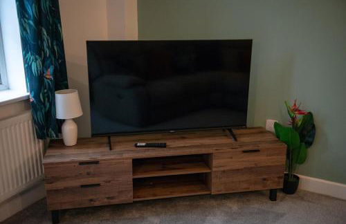 4-Bed, Sleeps 6, contractors welcome! - Foto 37