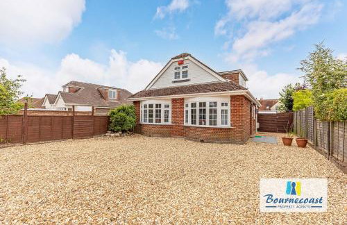MUDEFORD ESCAPE by BOURNECOAST - A Chalet Bungalow with a Garden - Ideal for Family Getaways - HB9600 - Foto 27