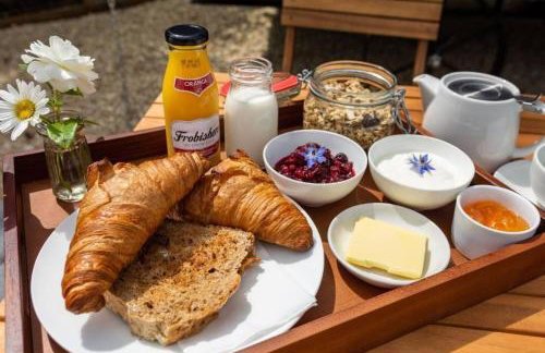 The Red Lion - Shepherd Huts - Photo 19