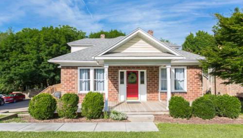 Steps to JMU & I-81 Fenced Yard Walk 2 Starbucks - Foto 3