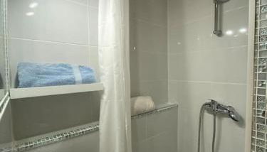 jolie studette simple et équipée st mande proche bois et transports - Foto 3