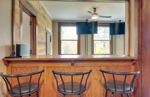 Spacious Home in Ramsay: 9 Smart TVs + Pool Table! - Foto 10