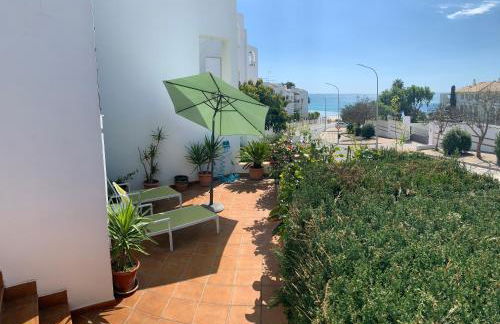 Apartamento con terraza en primera línea de playa - Foto 26