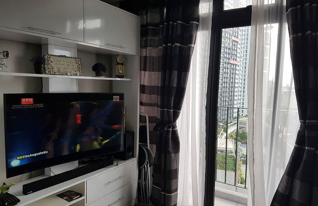 Araneta Cubao No Brown Outs 1BR Furnished Condo With Balcony Free Wifi Netflix - Photo 1
