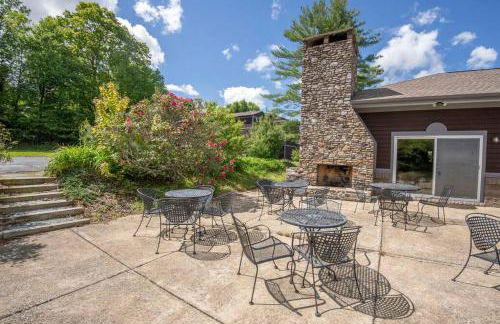 Brook Haven Condo - Downtown Blowing Rock Ground Floor Fully Stocked with 2 King Beds - Foto 15