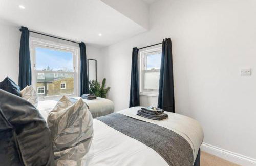 Stunning 4 Bedroom Abode in Zone 1 - Balcony - Sleeps 9 - Foto 14