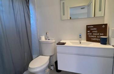 Super stylish 4 BR Home Steps from the Fun - Foto 20