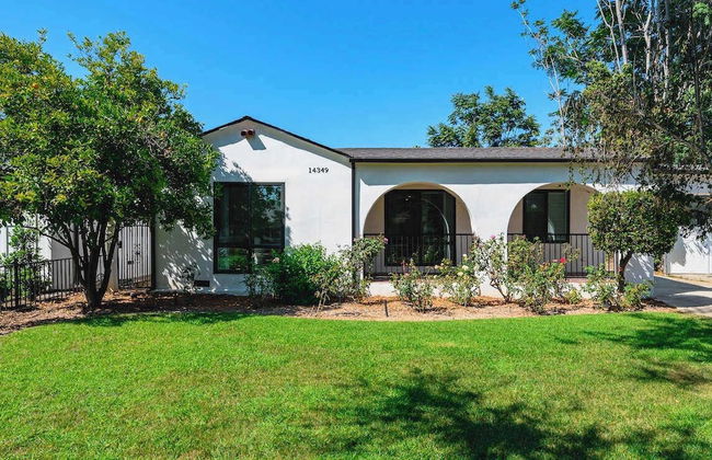 Not Affected by the Fire/spacious Modern Retreat w Luxury Amenities & Style - Foto 1