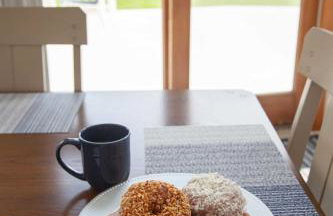 Katies Cottage Lakefront Stay with Hot Tub and Kayaks - Foto 12