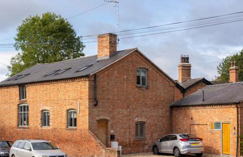 CV37 9HF The Tack Room Shottery · Charming 1Bed in Shottery with secure Parking Pass The Keys - Photo 9
