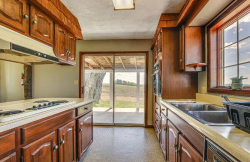 Wellsboro Farmhouse with Grill and Fire Pit! - Foto 9