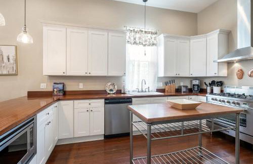 Renovated Historic 4BR House Near Magazine St & Uptown - Photo 21