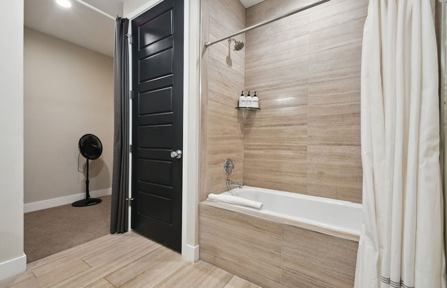 Graffiti & Skyline | RiNo Art Lofts - Foto 17