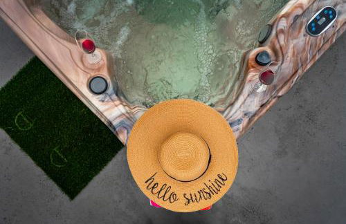 Waterfront Oasis Escape with 7 Seats Hot Tub! - Foto 37