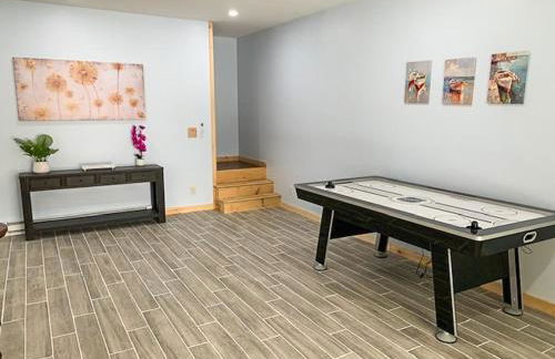 Luxury Log Cabin Lakefront, Game room & Fire Pit, - Foto 24