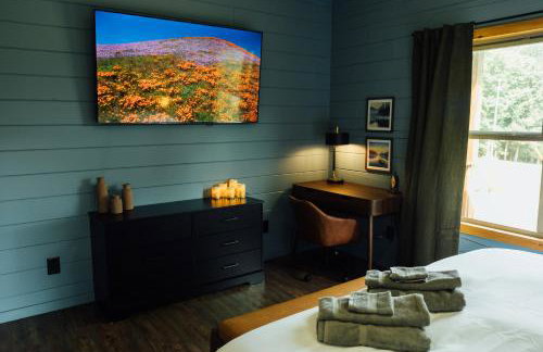 Luxe Lodge Escape - Hot Tub-Outdoor Movies-Game Room-Fire Pit - Foto 48