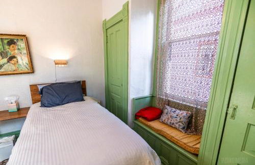 Parkside Paradise Elegant Victorian Home Just Steps from the Park - Foto 25