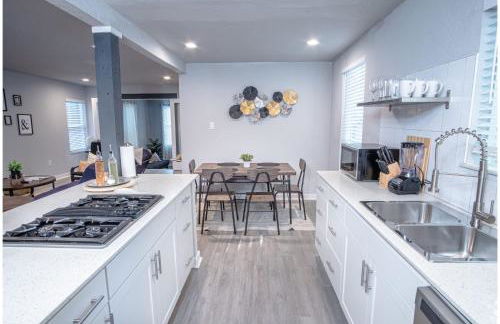 Stylish 4 Br/2ba Renovated Home Near Downtown - Foto 16