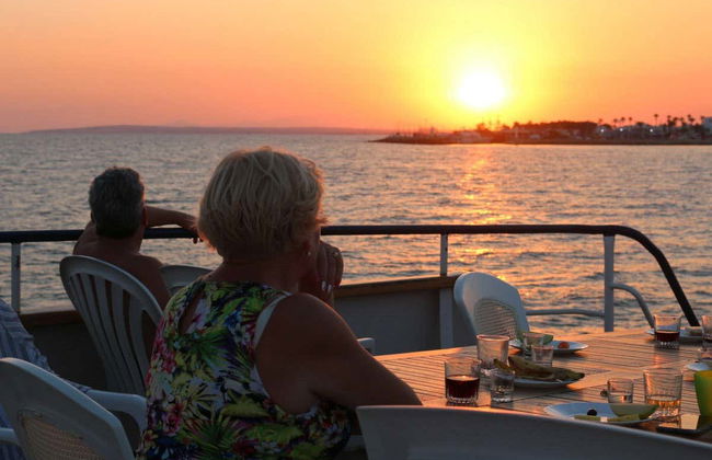 Paseo en barco por Lárnaca al atardecer - Foto 4