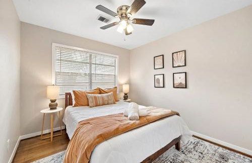 with Arcade and Covered Patio Sleep 9 in this 4 Bedroom 2 Bath Home 5 star host Deer Park TX - Foto 20