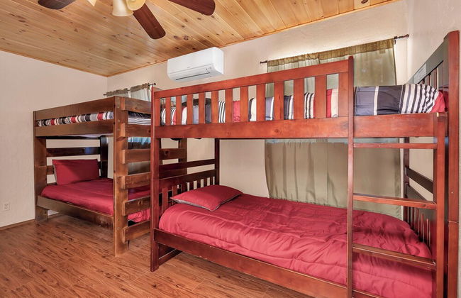 Immersed in Nature! Manzanita Cabin W/hot Tub - Foto 6