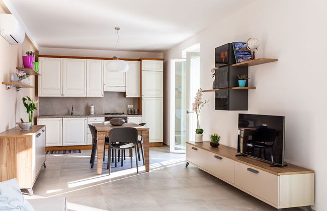 2-bed Apt With Stunning Lake Como Views & Terrace - Foto 1