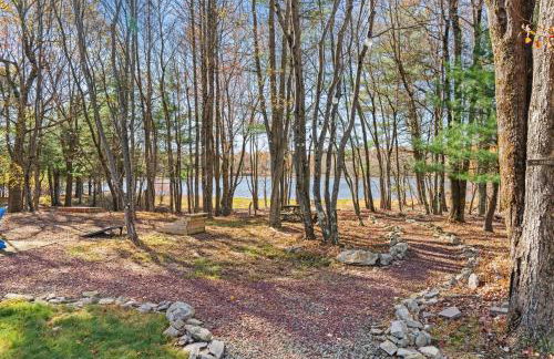 Lakefront with Beach Game Room Fire-pit and More - Foto 27