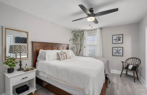 Quaint house, king bed 2min from down town - Photo 45