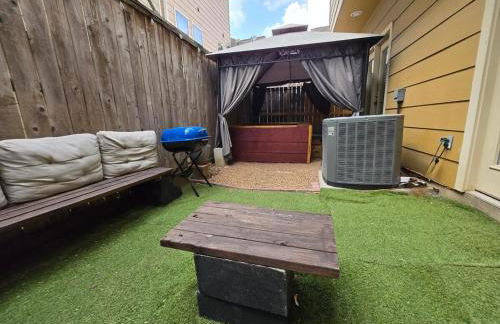 Galleria Comfort 3BR King Bed Private Jacuzzi and Garage - Foto 6