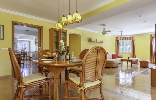 Charming Holiday Home in Calpe With Barbeque - Photo 5