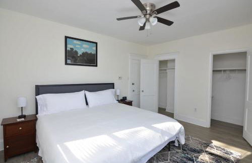 Spacious Home with Parking, Laundry - Near RU, RWJ, NJ Transit - Foto 59