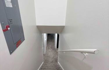 Newly Renovated Home w Garage Near Old Town - Foto 17