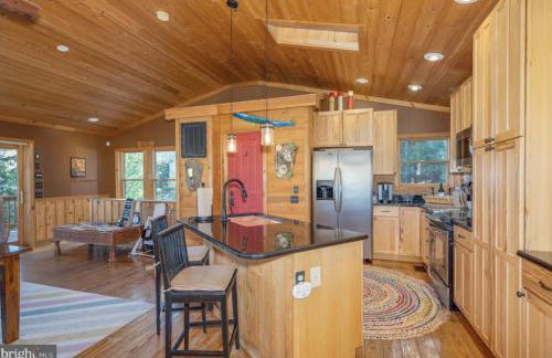 Cabin in Lost City WV with Hot Tub and Pet Friendly - Foto 22