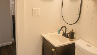 Bright & Stylish Guest Suite with Modern Comforts - Foto 2