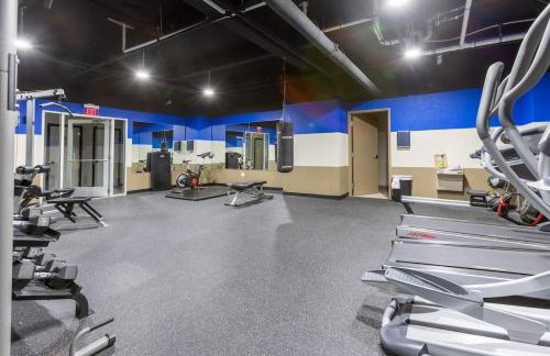 Steps 2 Everything! - KING Bed - Amazing Roof and Gym - Foto 19