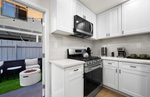 Explore North Park Chic 2br with Fire Pit Sleeps 6 - Foto 20