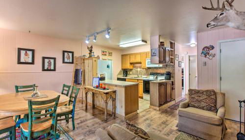 Red River Ski Condo on Main St - Mtn View! - Foto 5