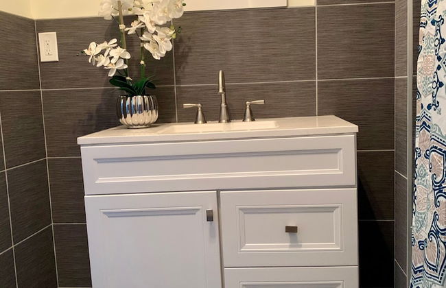 The Eastside Manor - Private Yard & Parking, Near Falls & Casino by Niagara Hospitality - Photo 21