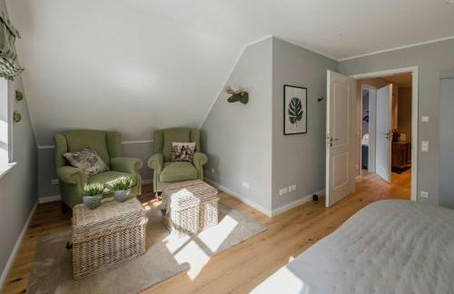 Forestry Chic Flat With Lake And Forest View - Photo 20